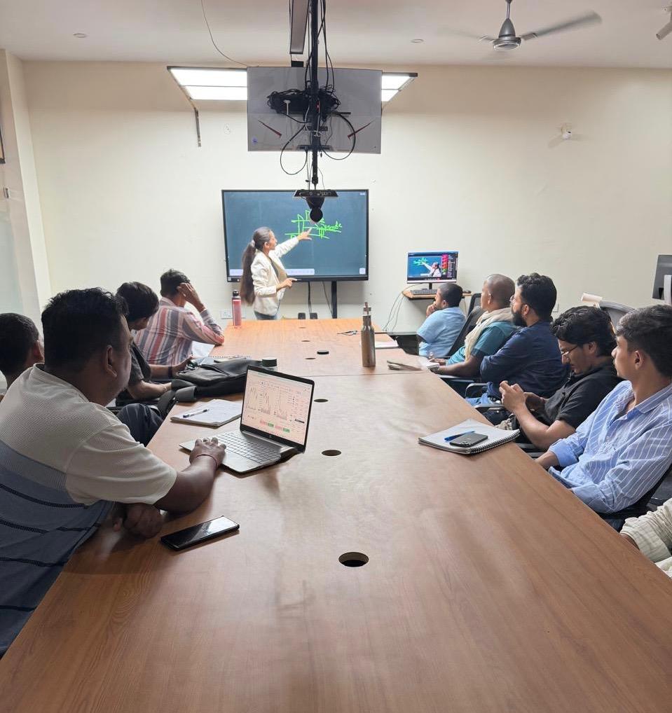 Tripti Soni teaching a live classroom session